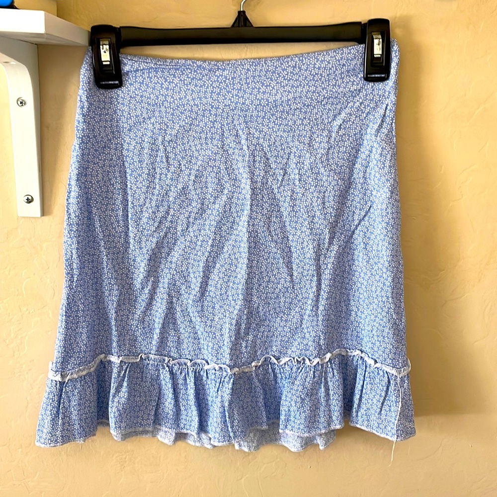 blue daisy mini skirt from brandy melville (size 2)